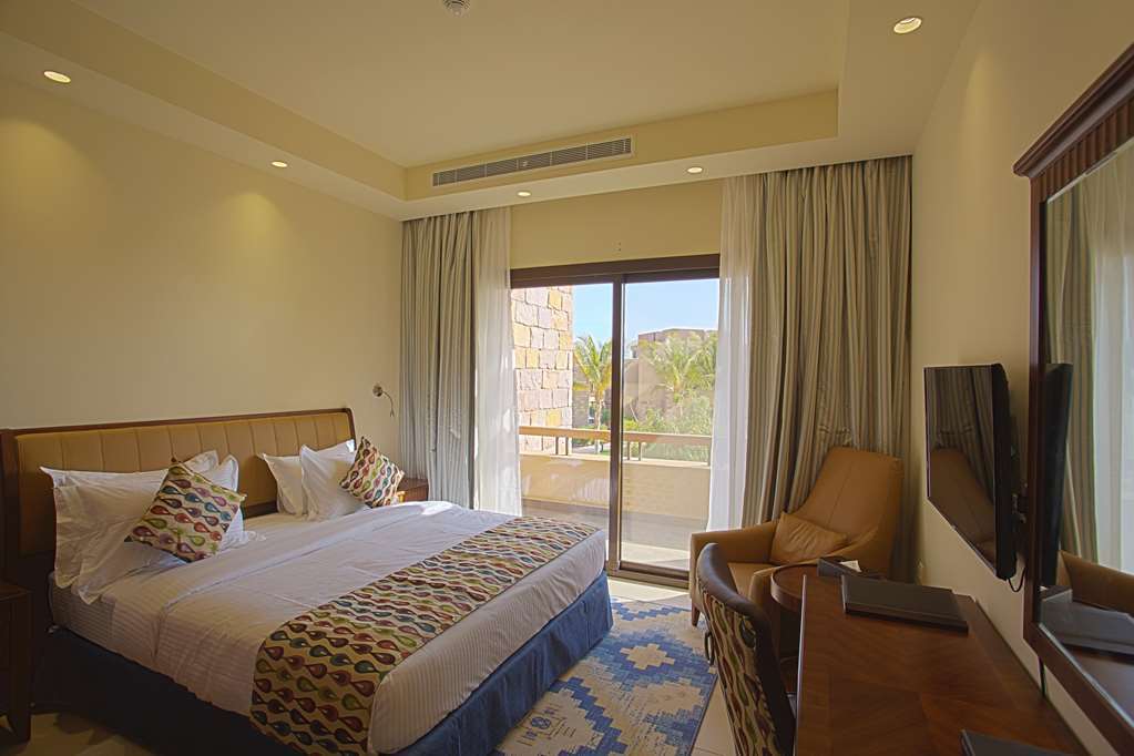 Golden Tulip Sharma Resort Room photo